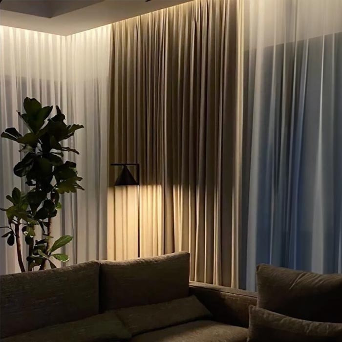 Gardinbelysning vardagsrum LED-strips